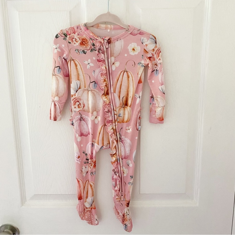 Posh Peanut Talena Ruffled Pink Pumpkin One Piece Pajamas Size 3-6 Months